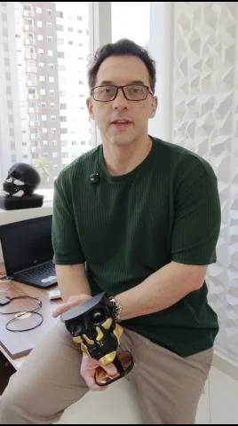 Dr. Samir Murador em ambiente de trabalho